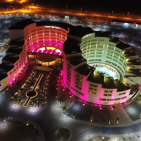 Millennium Hail Hotel Bagian luar foto Aerial view of the complex
