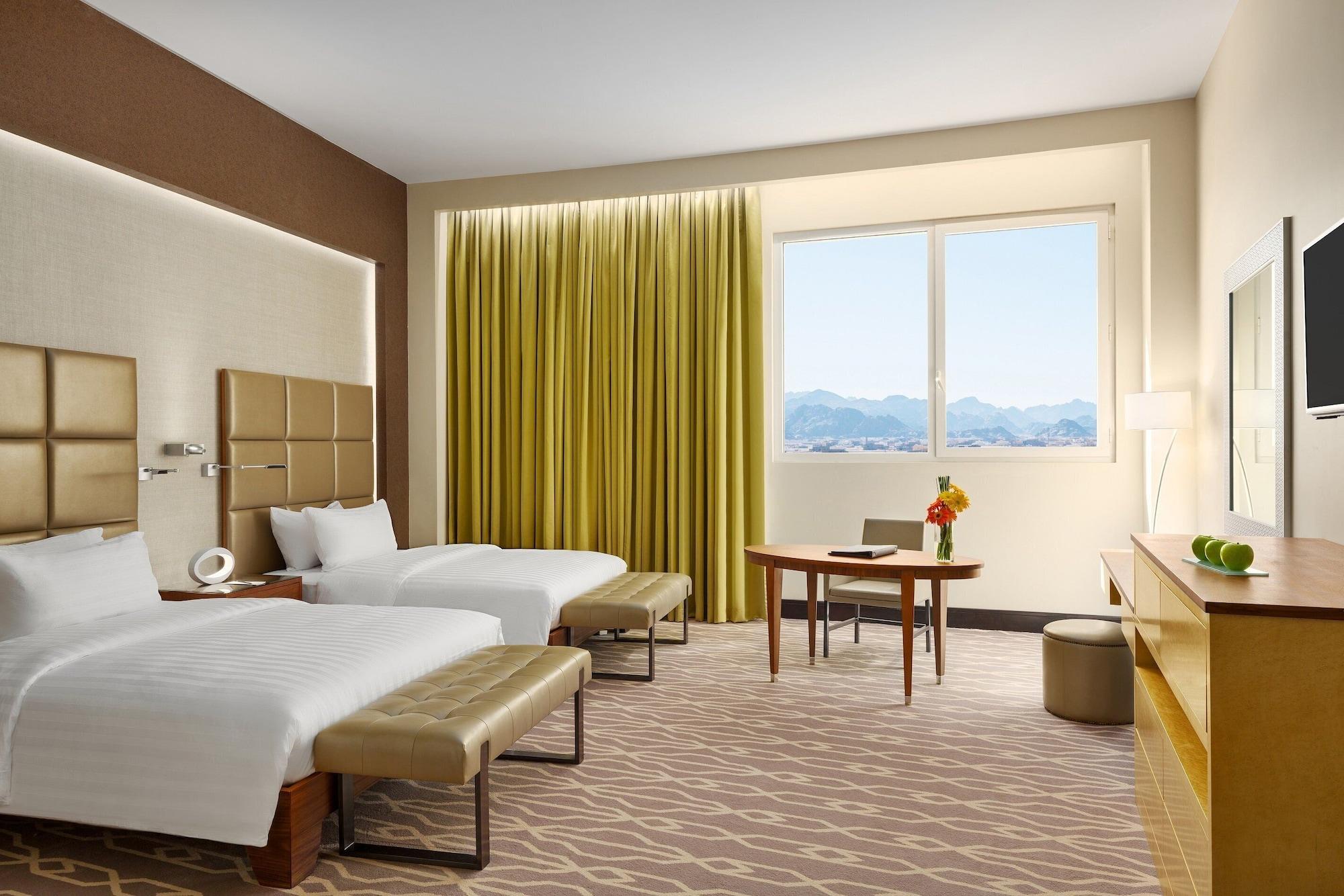 Millennium Hail Hotel Bagian luar foto