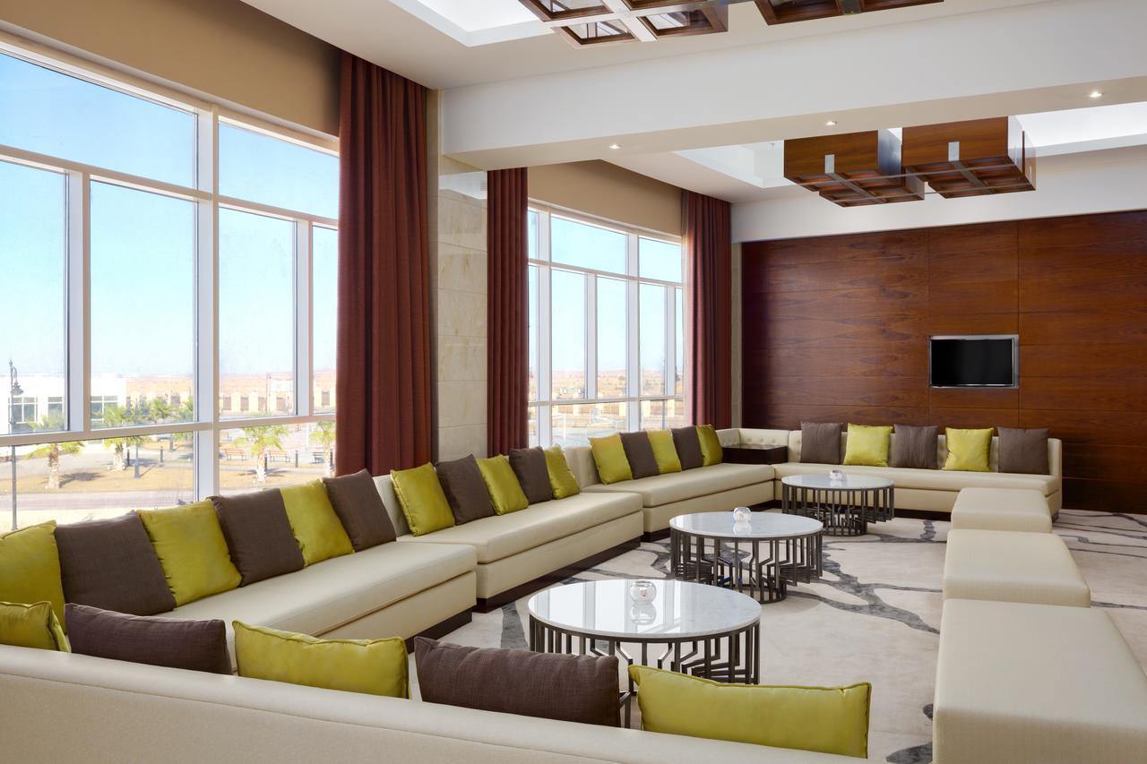 Millennium Hail Hotel Bagian luar foto The lounge at the airport
