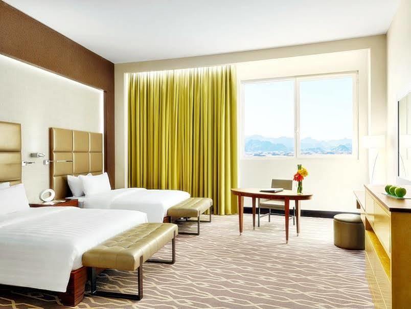 Millennium Hail Hotel Bagian luar foto A guest room at the MGM Grand