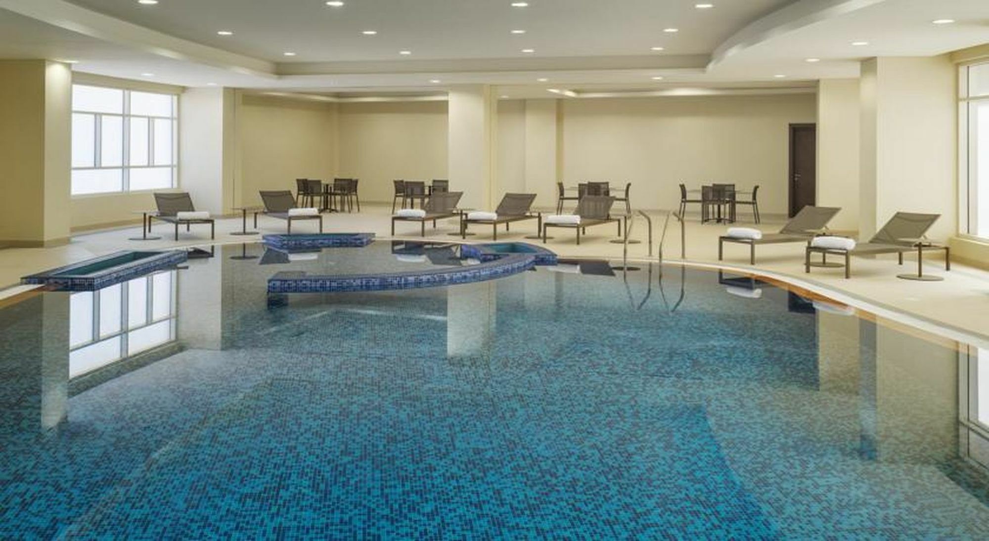 Millennium Hail Hotel Bagian luar foto The swimming pool at the hotel