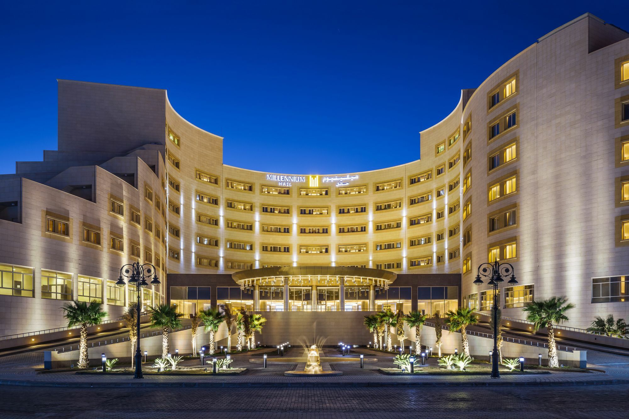 Millennium Hail Hotel Bagian luar foto The hotel at night